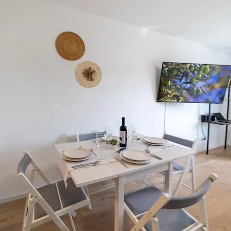 Lovely Nest - City, Kitchen, Parking, Up To 4 People Apartment *